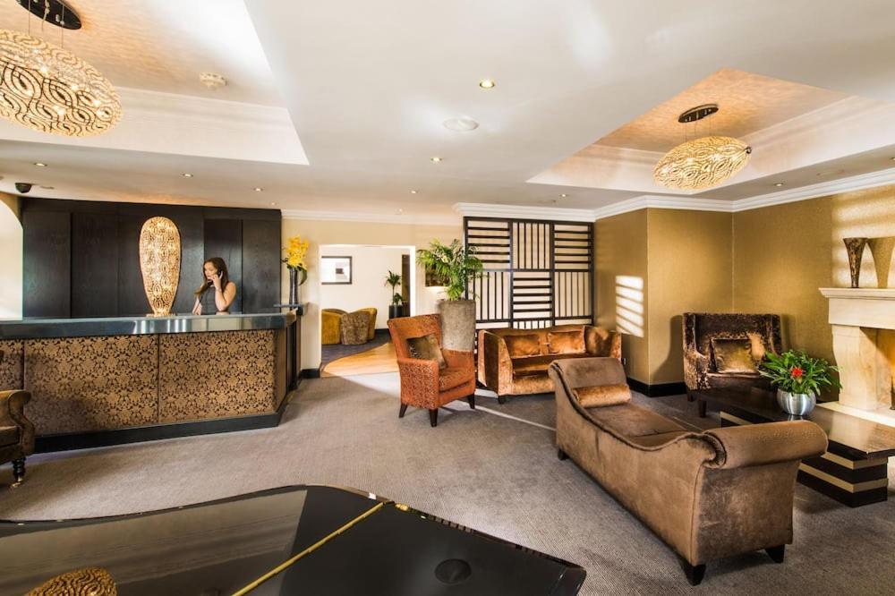 The Popinjay Hotel Larkhall  Extérieur photo