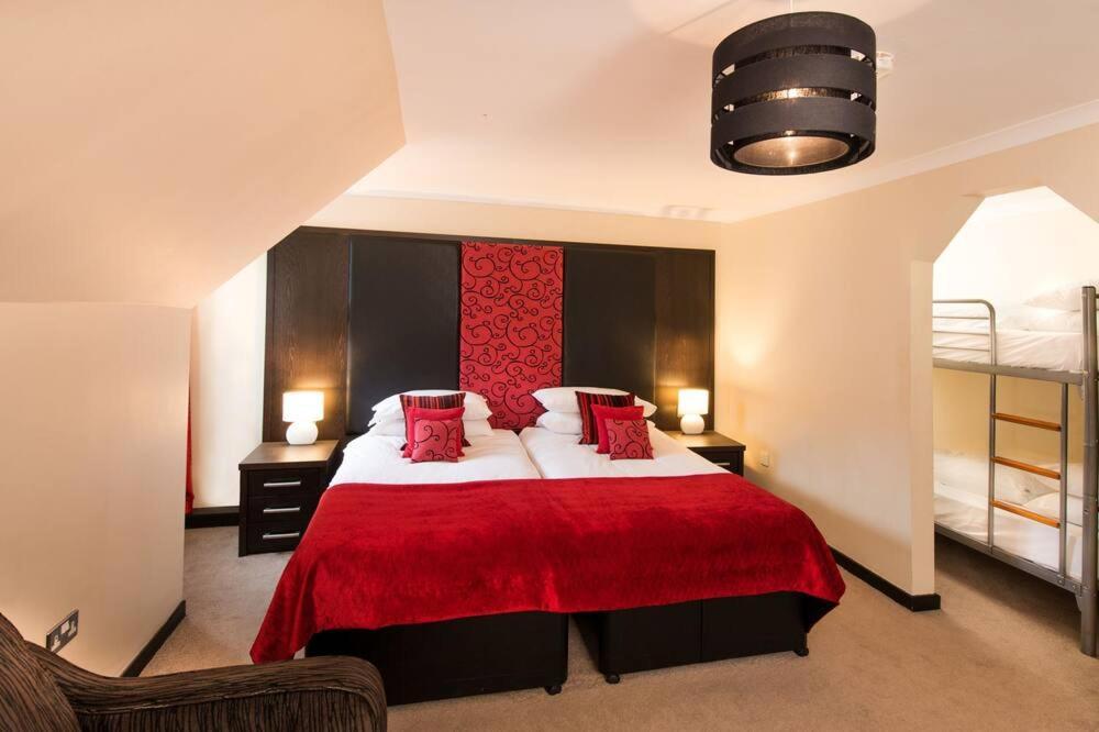 The Popinjay Hotel Larkhall  Extérieur photo