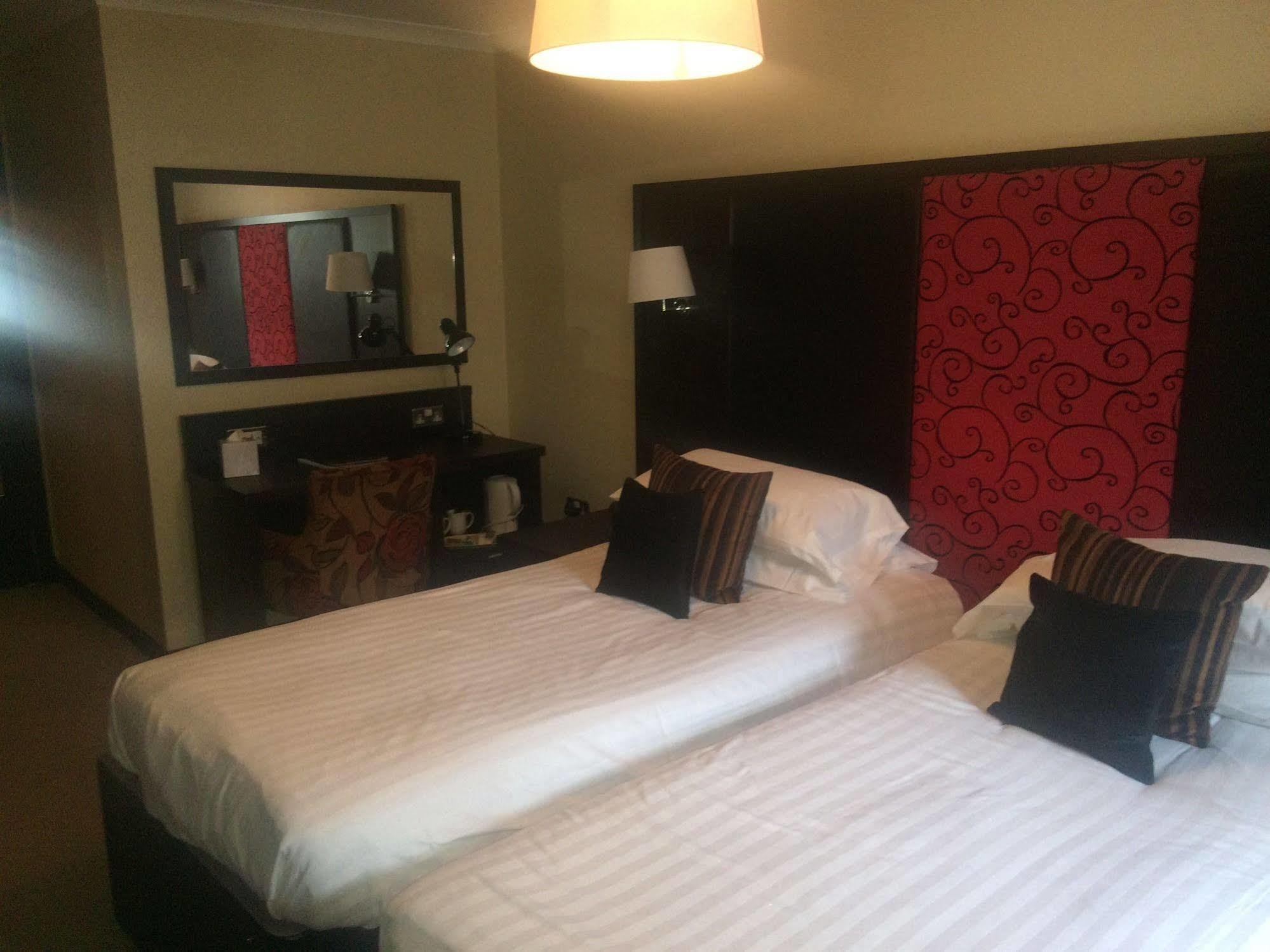 The Popinjay Hotel Larkhall  Extérieur photo